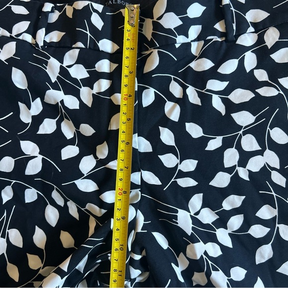TALBOTS 8 Hampshire Ankle Pants Straight Leg Cropped Paisley Black Cream Leaves - Picture 9 of 10
